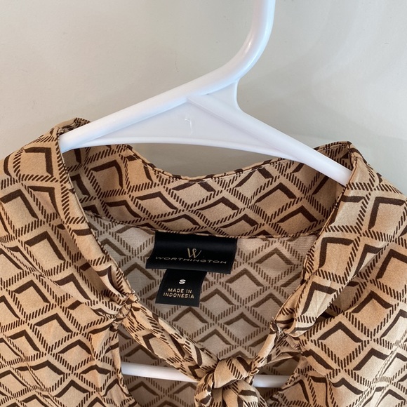 Worthington Woman’s Sleeveless Blouse - Picture 3 of 5